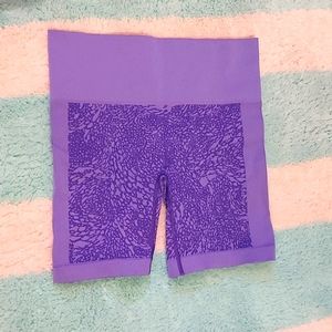 Size 6 lululemon sculpt shorts